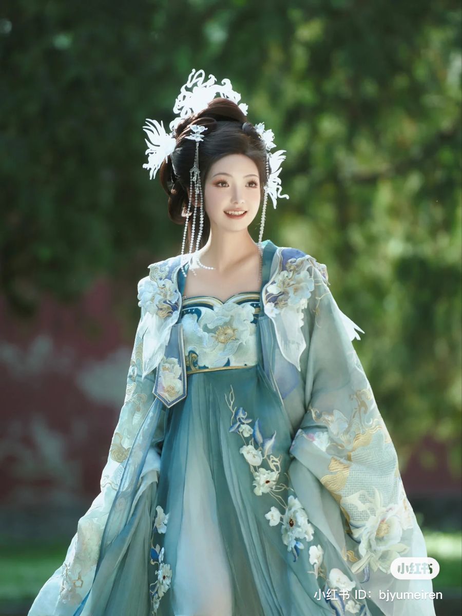 Ultra-Short Cheongsam:The 5cm Revolution