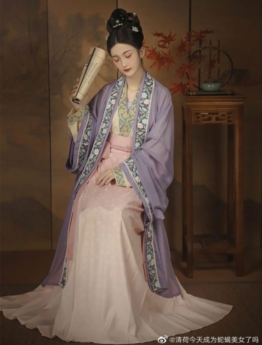 The Art of Hair Buns in Traditional Hanfu for 12-Year-Old Girls The Art of Hair Buns in Traditional Hanfu for 12-Year-Old Girls