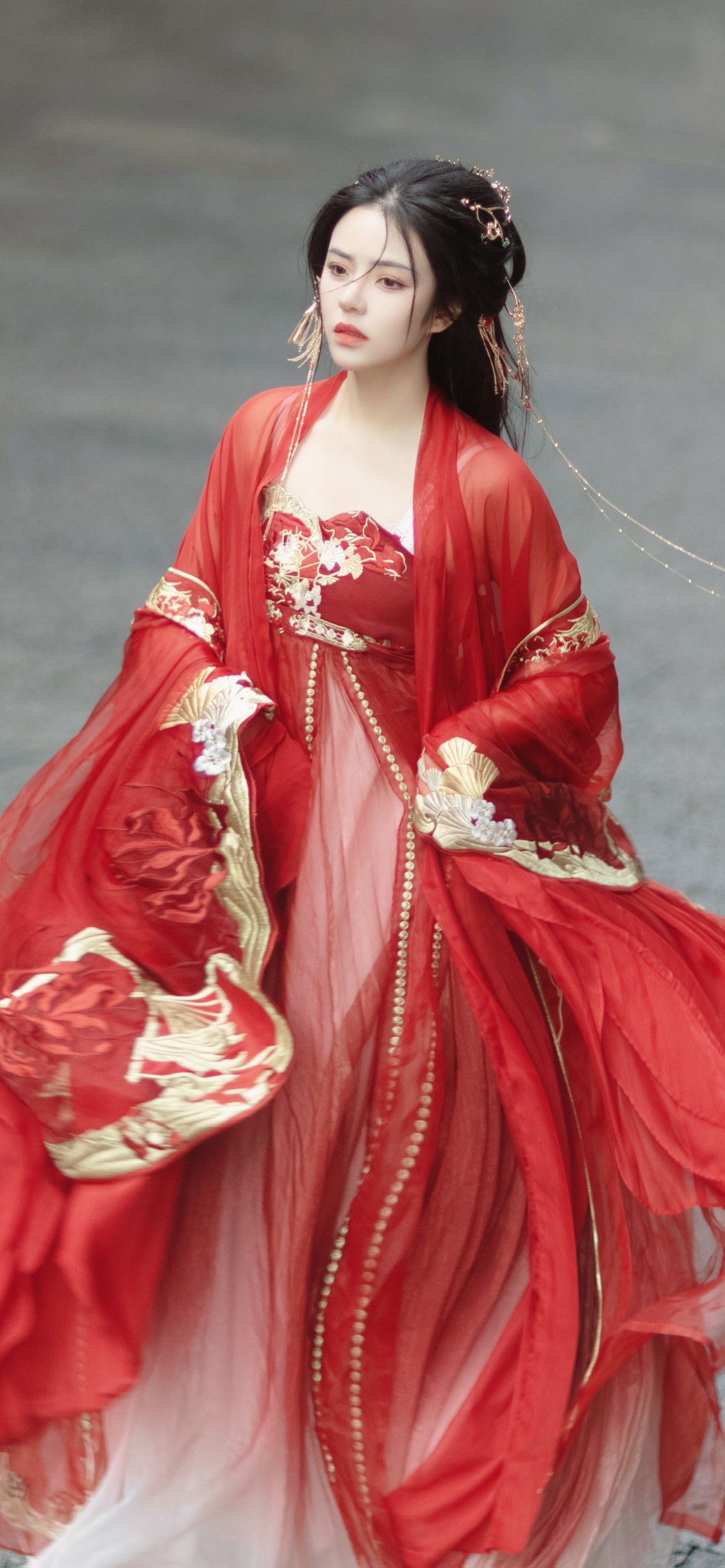 Fu Xiaoyans Artistic Journey:Hand-Painted Chinese Fashion with a Smile of Buddha Fu Xiaoyans Artistic Journey:Hand-Painted Chinese Fashion with a Smile of Buddha