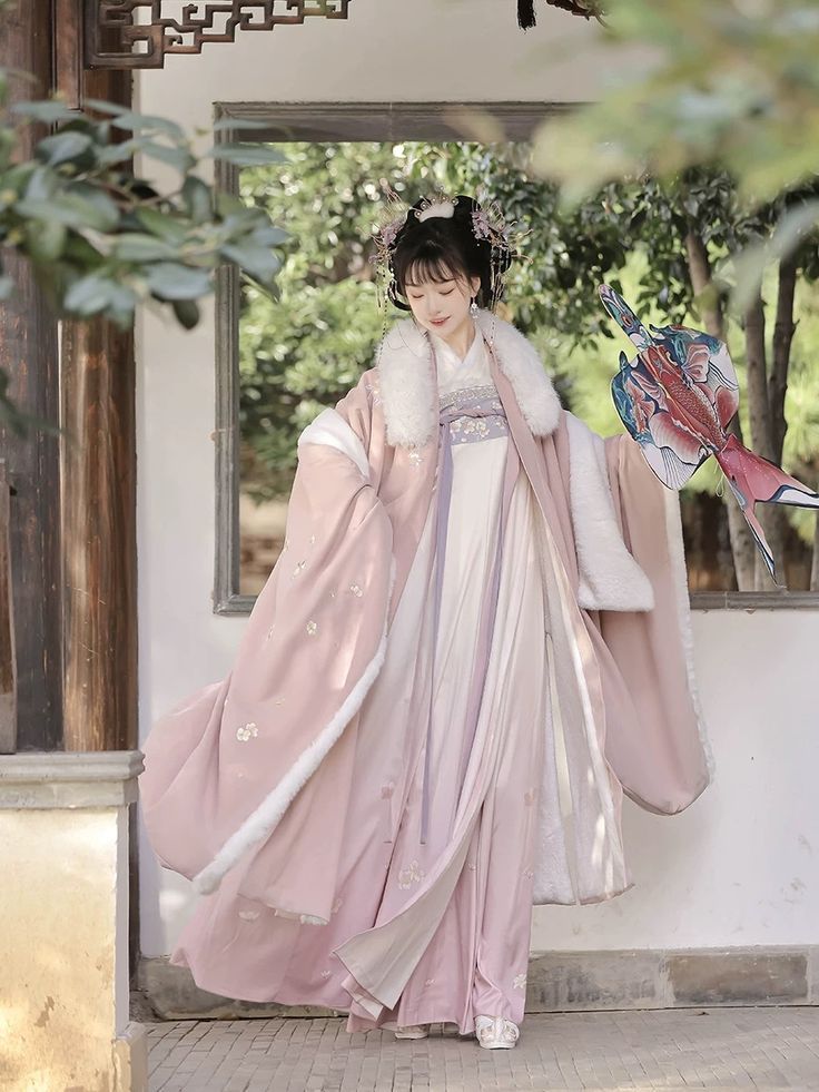 Light-Colored Skirt Set with Horseface Skirt