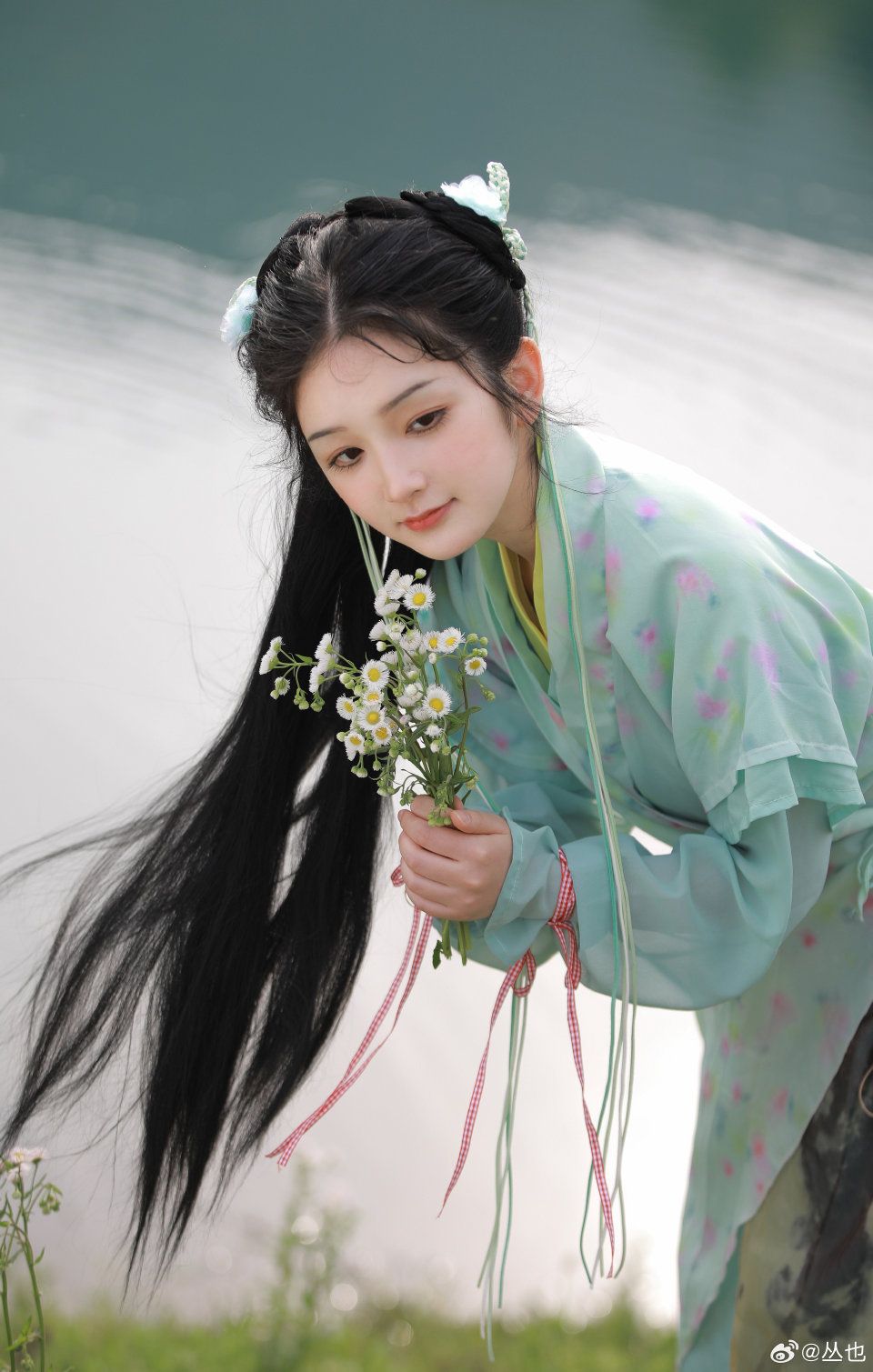 The Revival of the Late Ming Style Hanfu Maomin Skirt:A Blend of Tradition and Modernity