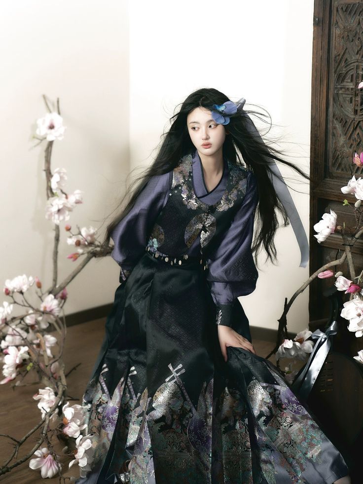 Reimagining the Cheongsam:A Modern Short-Armed Jacket Approach Reimagining the Cheongsam:A Modern Short-Armed Jacket Approach