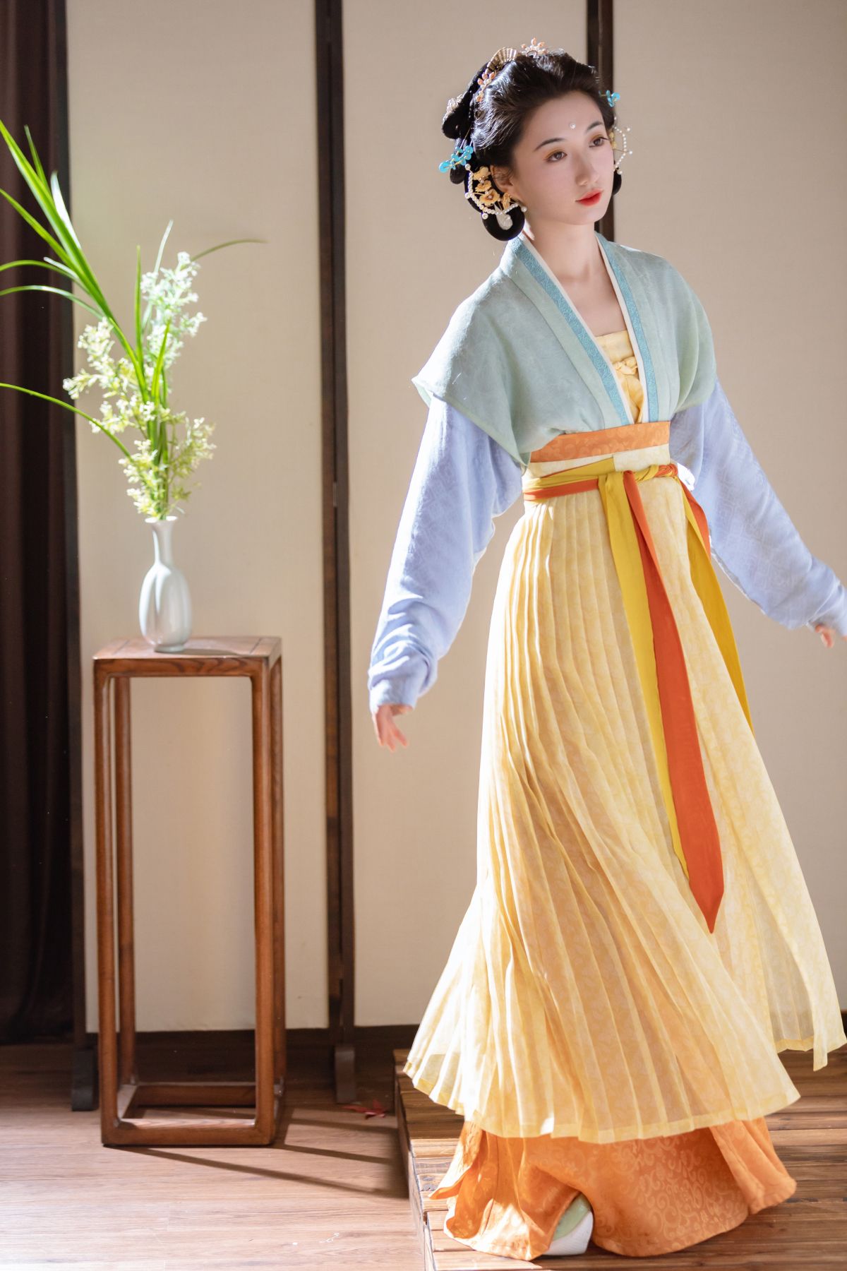 The Splendor of Tang Hanfu:A Primary Students Perspective The Splendor of Tang Hanfu:A Primary Students Perspective