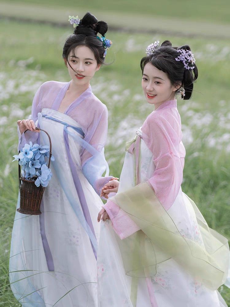 Childrens Traditional Hanfu Fashion for Summer:A Closer Look