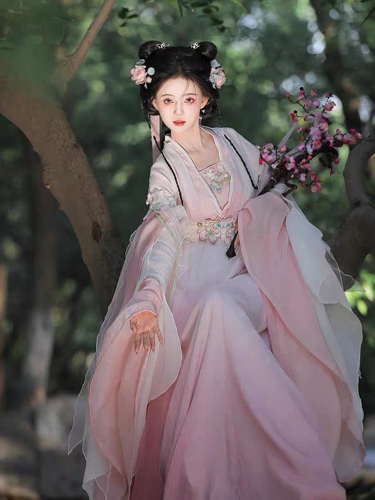 Embracing the Classics:The Art of Cheongsam Hair Styling Embracing the Classics:The Art of Cheongsam Hair Styling