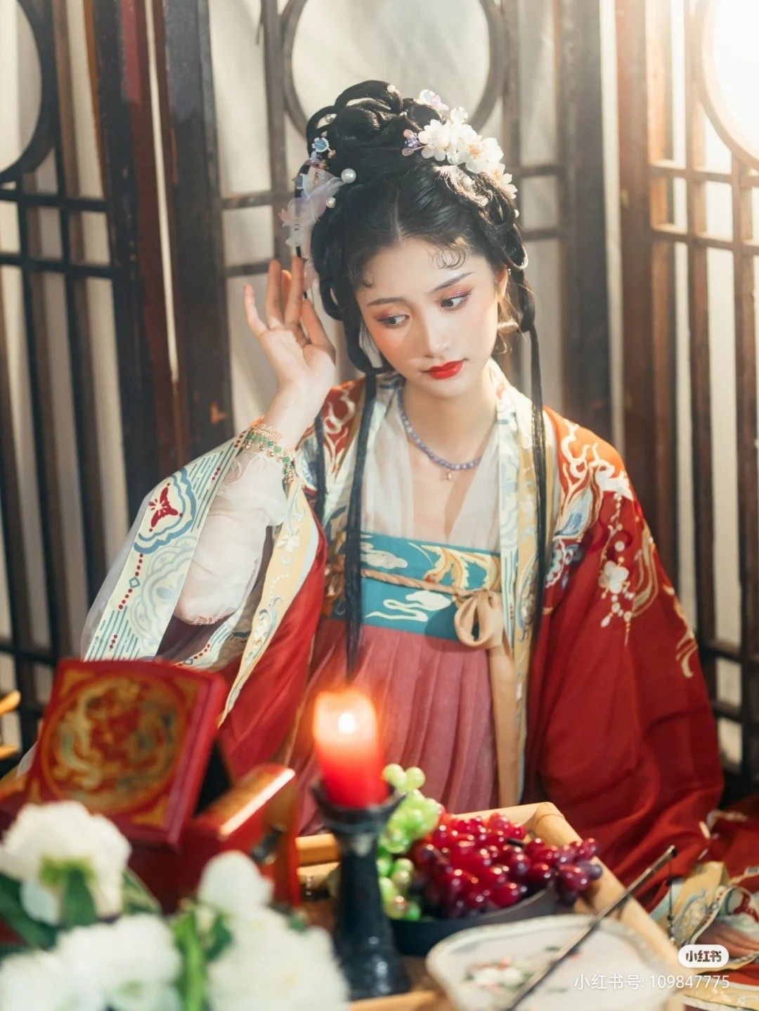 Hanfu Reborn:The Originality of Han Yiting Hanfu Reborn:The Originality of Han Yiting
