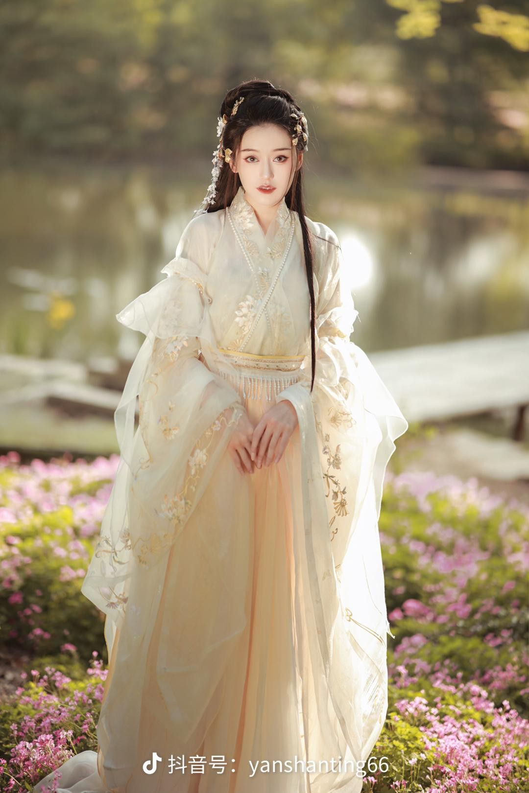 Modern Hanfu Fashion for Plus-Size Women:Embracing the Beauty of Curves in Traditional Attire Modern Hanfu Fashion for Plus-Size Women:Embracing the Beauty of Curves in Traditional Attire