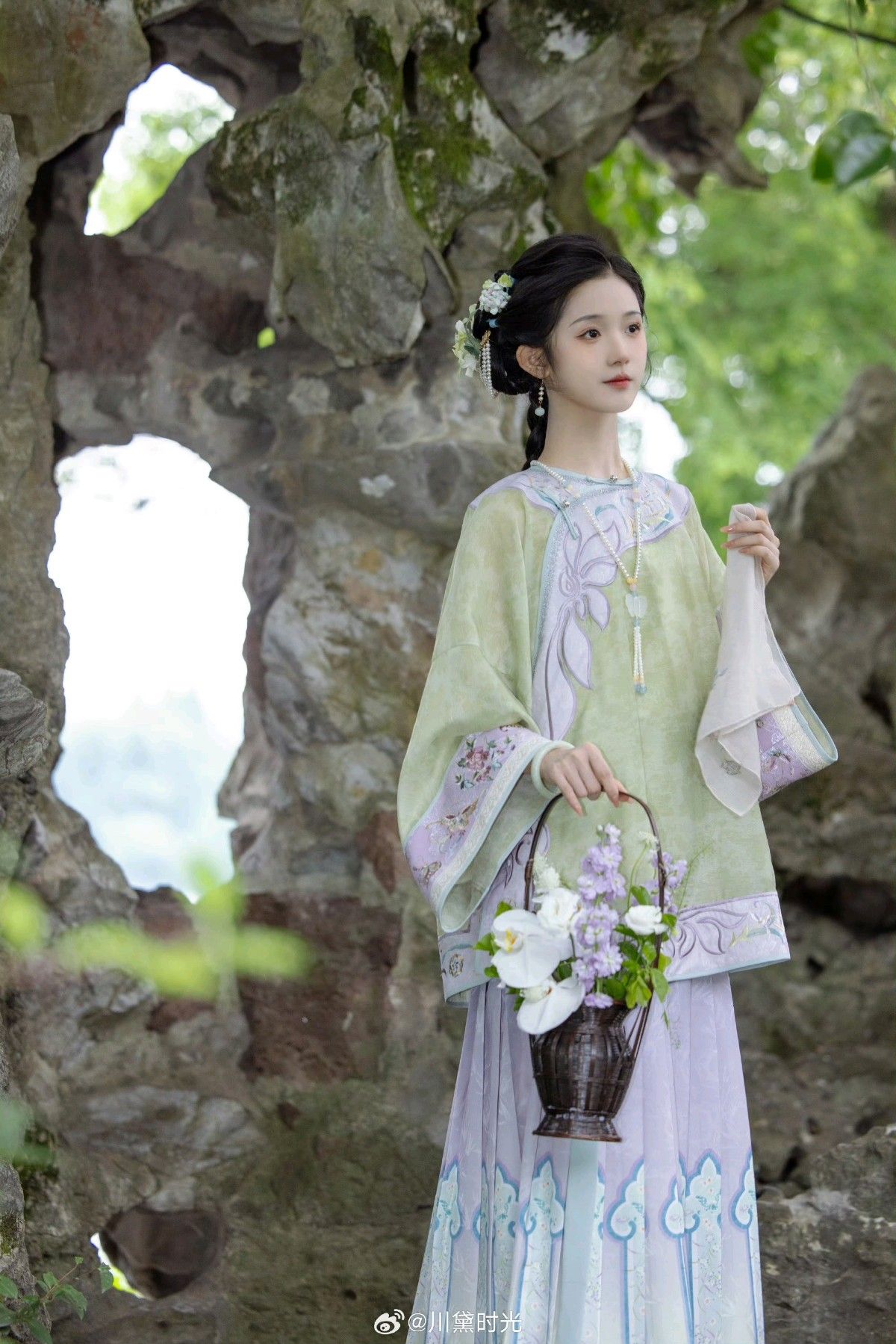 Silk Cheongsam Blouse:A Blend of Tradition and Modernity Silk Cheongsam Blouse:A Blend of Tradition and Modernity
