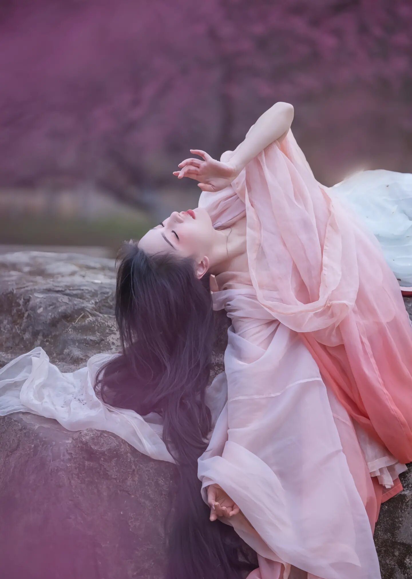 The Elegance of Plum-Blossom Skirt:A Junior High Girls Journey with the Horseface Qipao The Elegance of Plum-Blossom Skirt:A Junior High Girls Journey with the Horseface Qipao