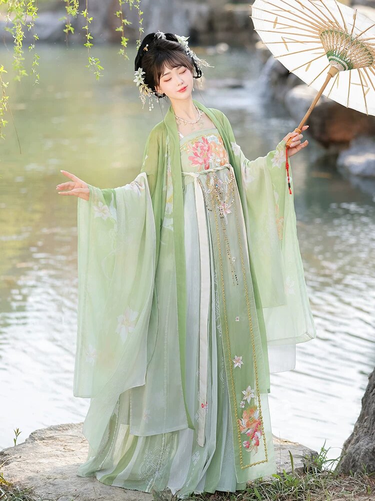 Winter and Autumn Hanfu Fashion for Young Girls:A Guide to Traditional Chinese Dress Styles Winter and Autumn Hanfu Fashion for Young Girls:A Guide to Traditional Chinese Dress Styles