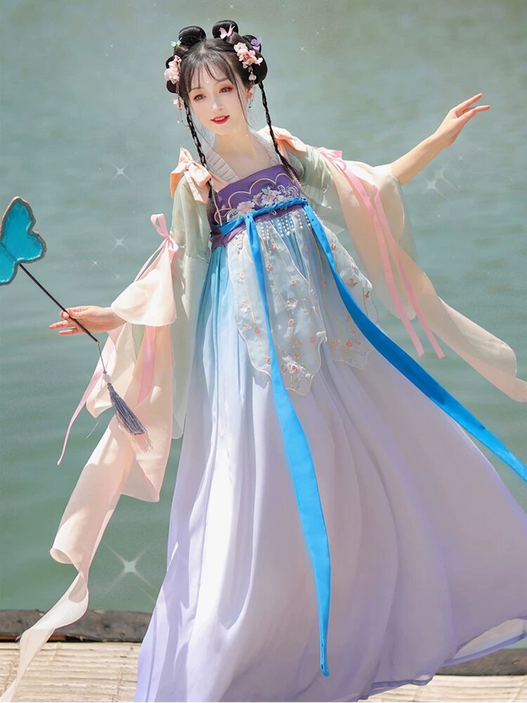 The Embroidery of Corset and Horseface Skirt:A Cultural Journey into Traditional Chinese Fashion The Embroidery of Corset and Horseface Skirt:A Cultural Journey into Traditional Chinese Fashion