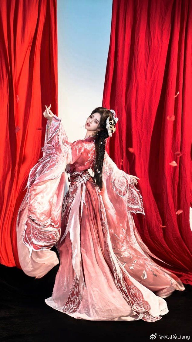 The Charm of Short-sleeved Cheongsam:A Blend of Tradition and Fashion The Charm of Short-sleeved Cheongsam:A Blend of Tradition and Fashion