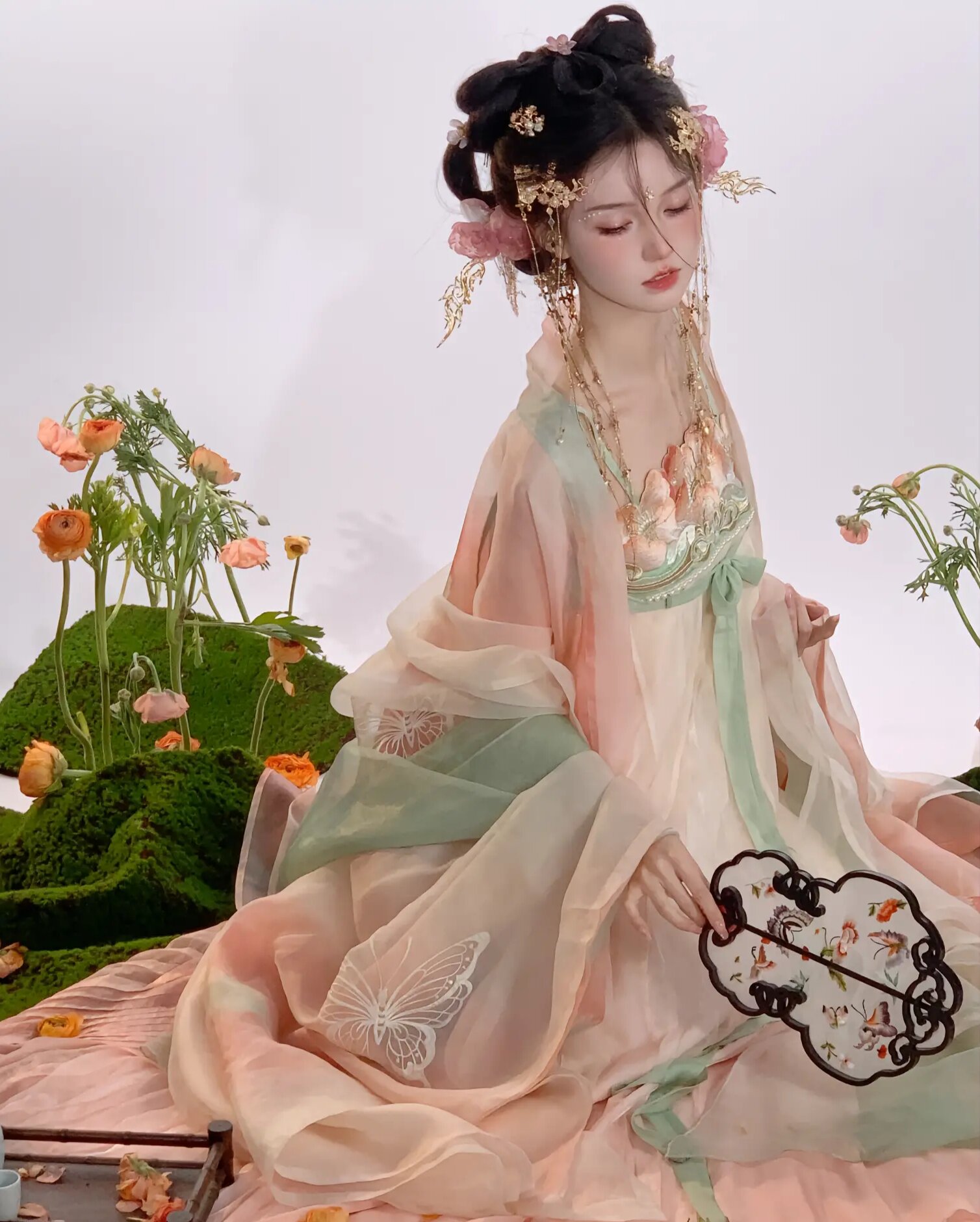 The Charm of Mien-style Skirt in Engagement Ceremony:A Guide to the Perfect Dress Code The Charm of Mien-style Skirt in Engagement Ceremony:A Guide to the Perfect Dress Code