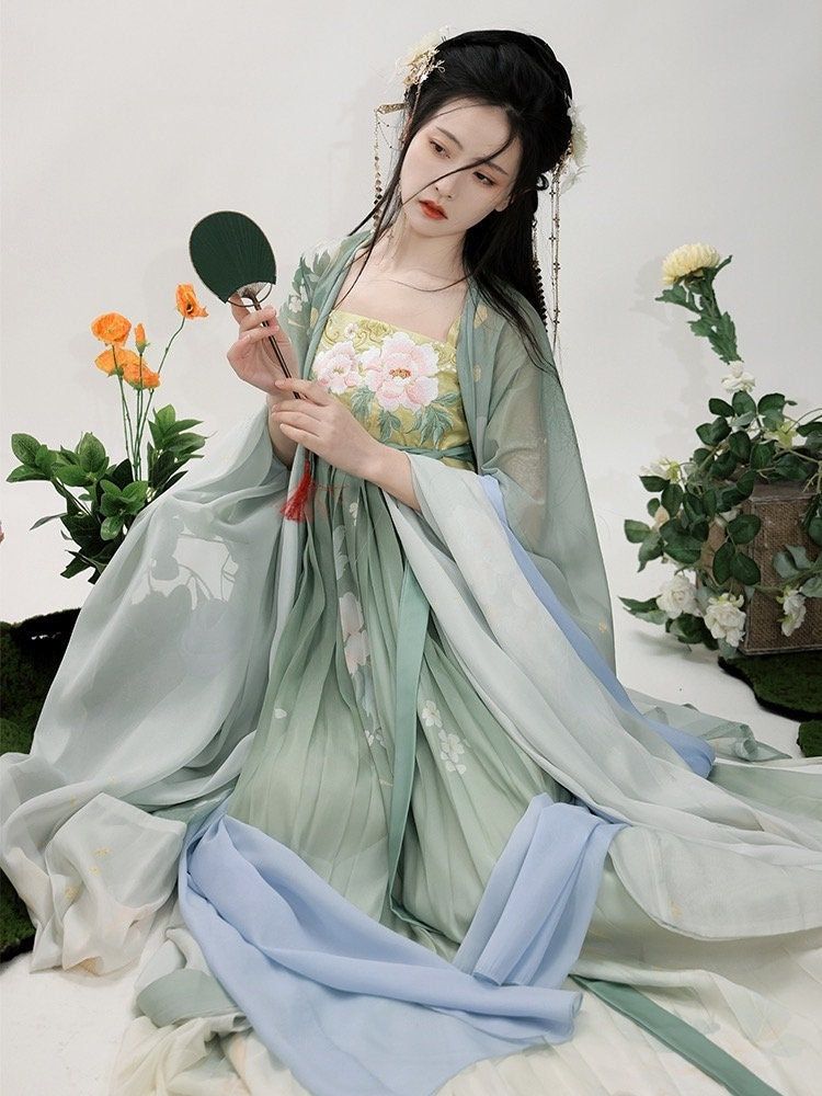 The Unparalleled Success of the Collared Cheongsam:A Tale of Cultural Elegance The Unparalleled Success of the Collared Cheongsam:A Tale of Cultural Elegance