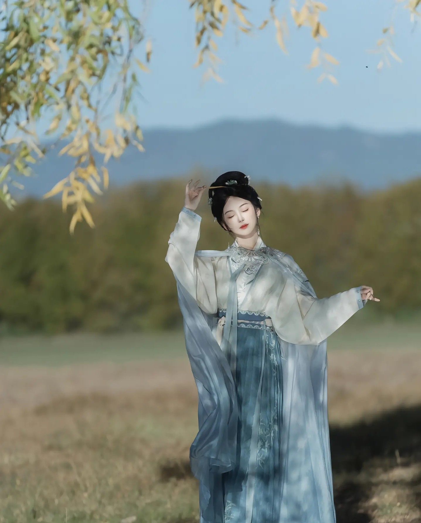 Revisiting Hanfu:The Revival of Traditional Chinese Fashion