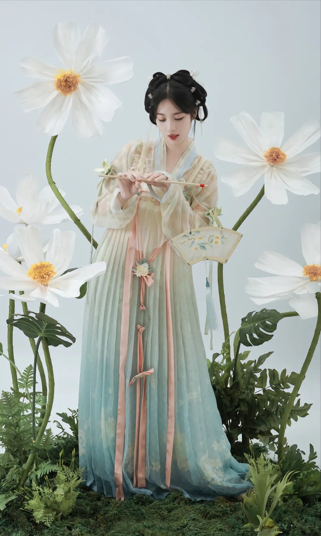Mango Jasmine:The Revival of Qipao in the Form of a Jasmine Flower Mango Jasmine:The Revival of Qipao in the Form of a Jasmine Flower