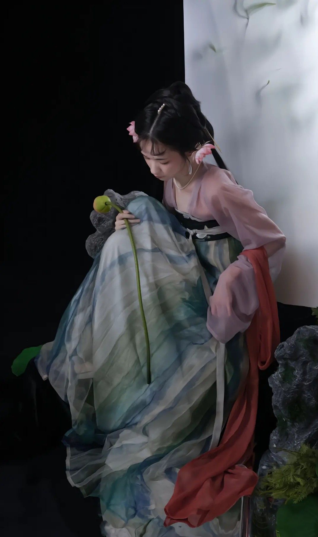 Ancient Elegance:The Revival of Hanfu Costumes from Chinese Period Dramas Ancient Elegance:The Revival of Hanfu Costumes from Chinese Period Dramas