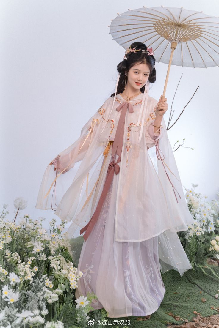 The Art of Hair Buns in Traditional Hanfu Fashion:Focusing on the Back of the Head