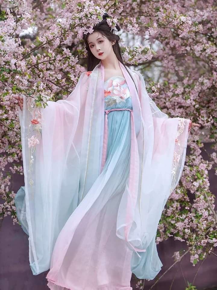 The Elegance of Cheongsam and Black Shoes:A Fashionable Pairing The Elegance of Cheongsam and Black Shoes:A Fashionable Pairing