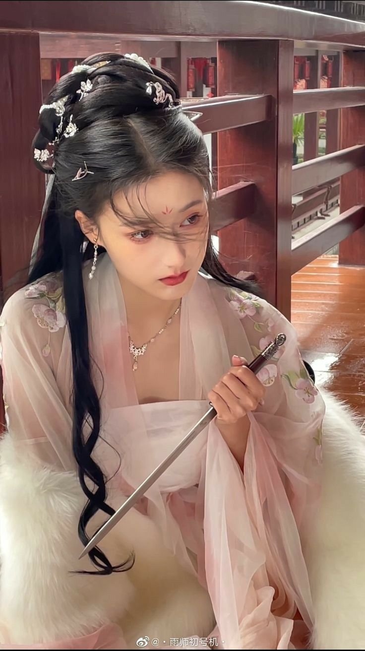 Enhanced Short-Style Hanfu Costumes for Modern Women:A Fashion Evolution Enhanced Short-Style Hanfu Costumes for Modern Women:A Fashion Evolution