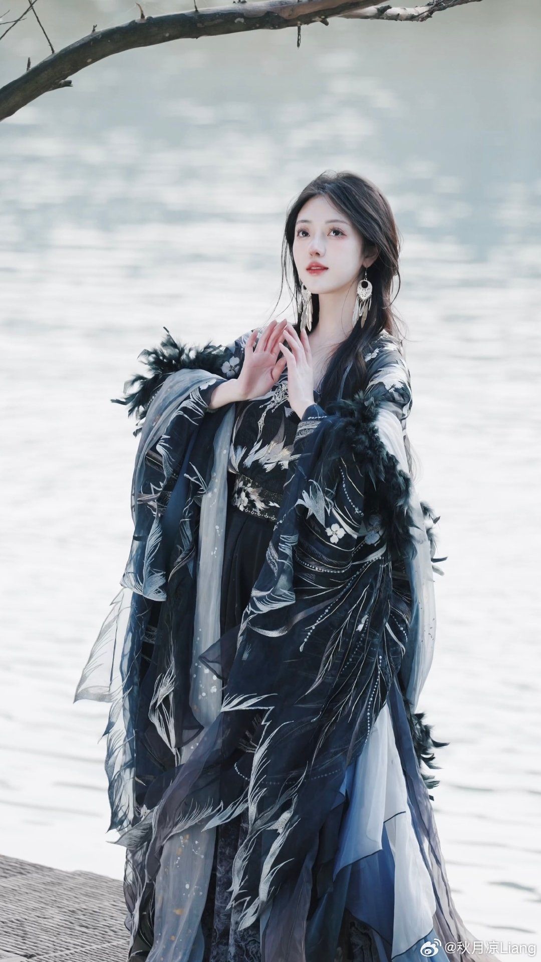 Chinese-Style Short-Sleeve Ensembles:Revisiting the Classics in Retro Fashion Tangzhuang