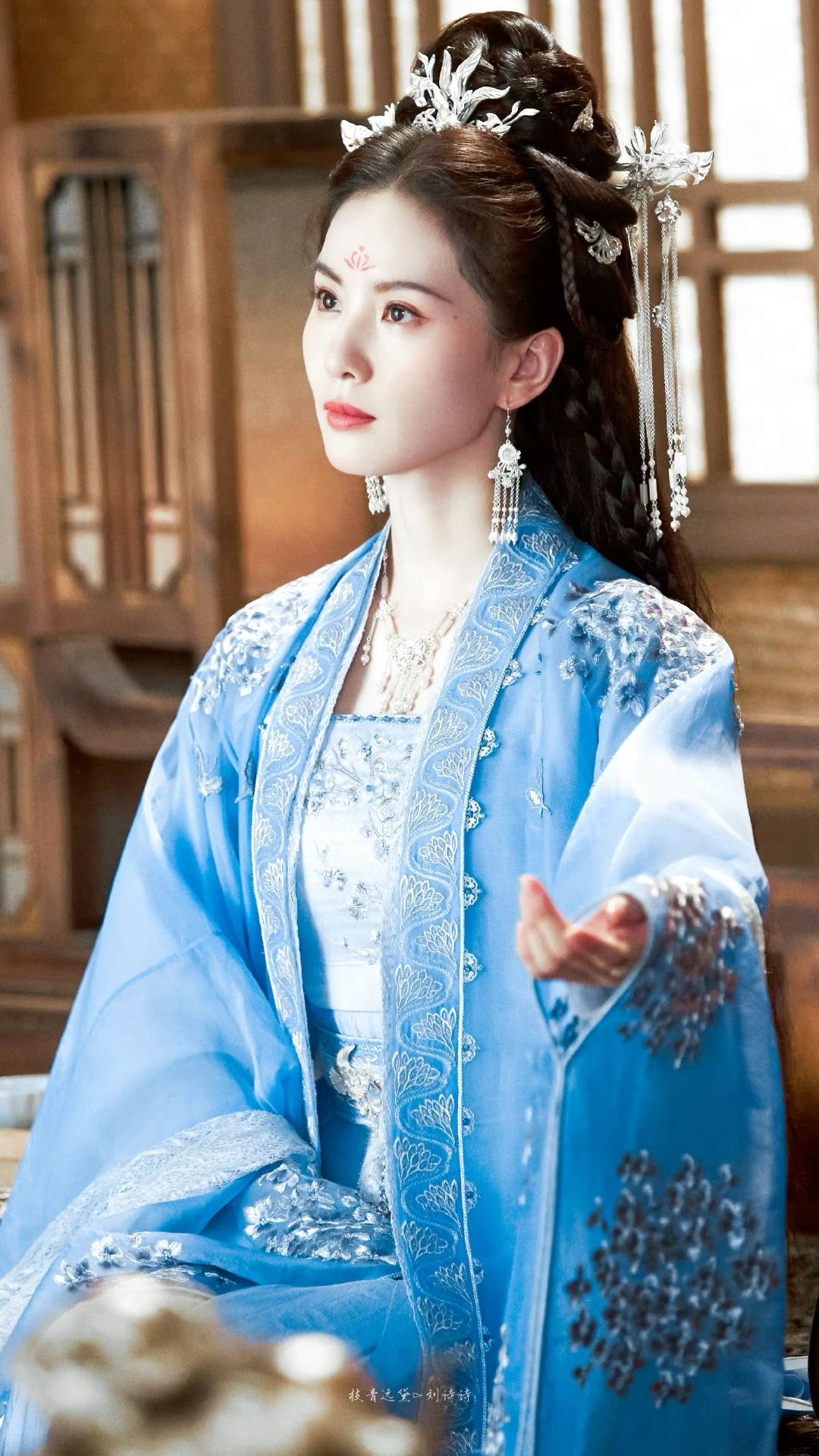 A Little Princess in a Different Realm:The Enchanting World of a Girl in Hanfu Princess Costume A Little Princess in a Different Realm:The Enchanting World of a Girl in Hanfu Princess Costume