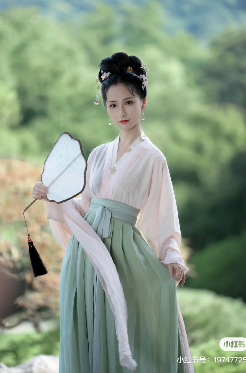 The Splendor of Hanfu:Ancient Style with Grand Sleeves The Splendor of Hanfu:Ancient Style with Grand Sleeves