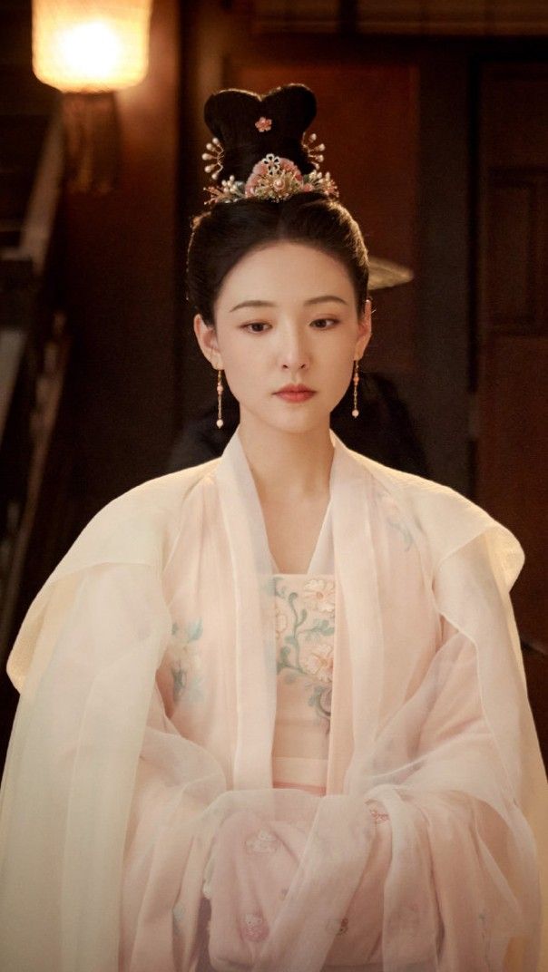 The Splendid Splendor of the Hanfu Costume in the Dao Lian Tu The Splendid Splendor of the Hanfu Costume in the Dao Lian Tu
