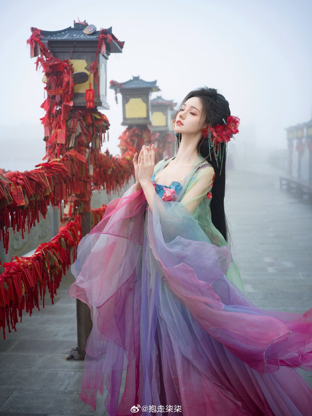 The Splendor of Hanfu:The Story of Ten-Mile Red Dress The Splendor of Hanfu:The Story of Ten-Mile Red Dress