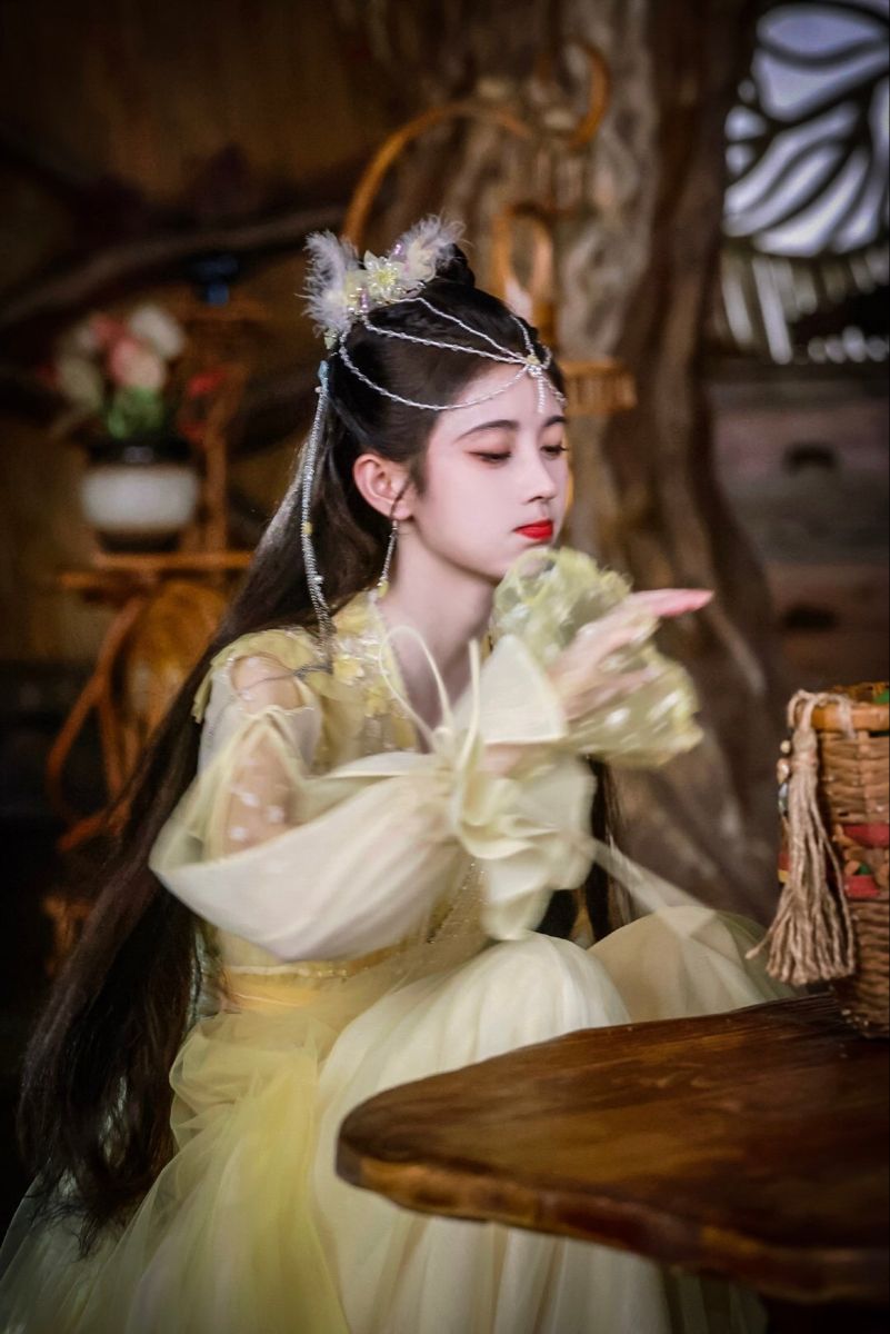 Summer Comfort in Traditional Hanfu for Women:A Guide to Staying Cool and Stylish Summer Comfort in Traditional Hanfu for Women:A Guide to Staying Cool and Stylish
