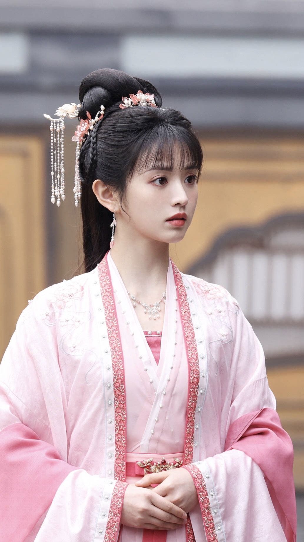 The Evolution of Light Hanfu and Its Han Elements:A Closer Look into Modern Fashion The Evolution of Light Hanfu and Its Han Elements:A Closer Look into Modern Fashion