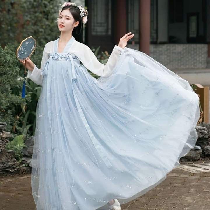 Winter Girls in Ancient Style Hanfu Shoes:A Journey into Traditional Elegance Winter Girls in Ancient Style Hanfu Shoes:A Journey into Traditional Elegance
