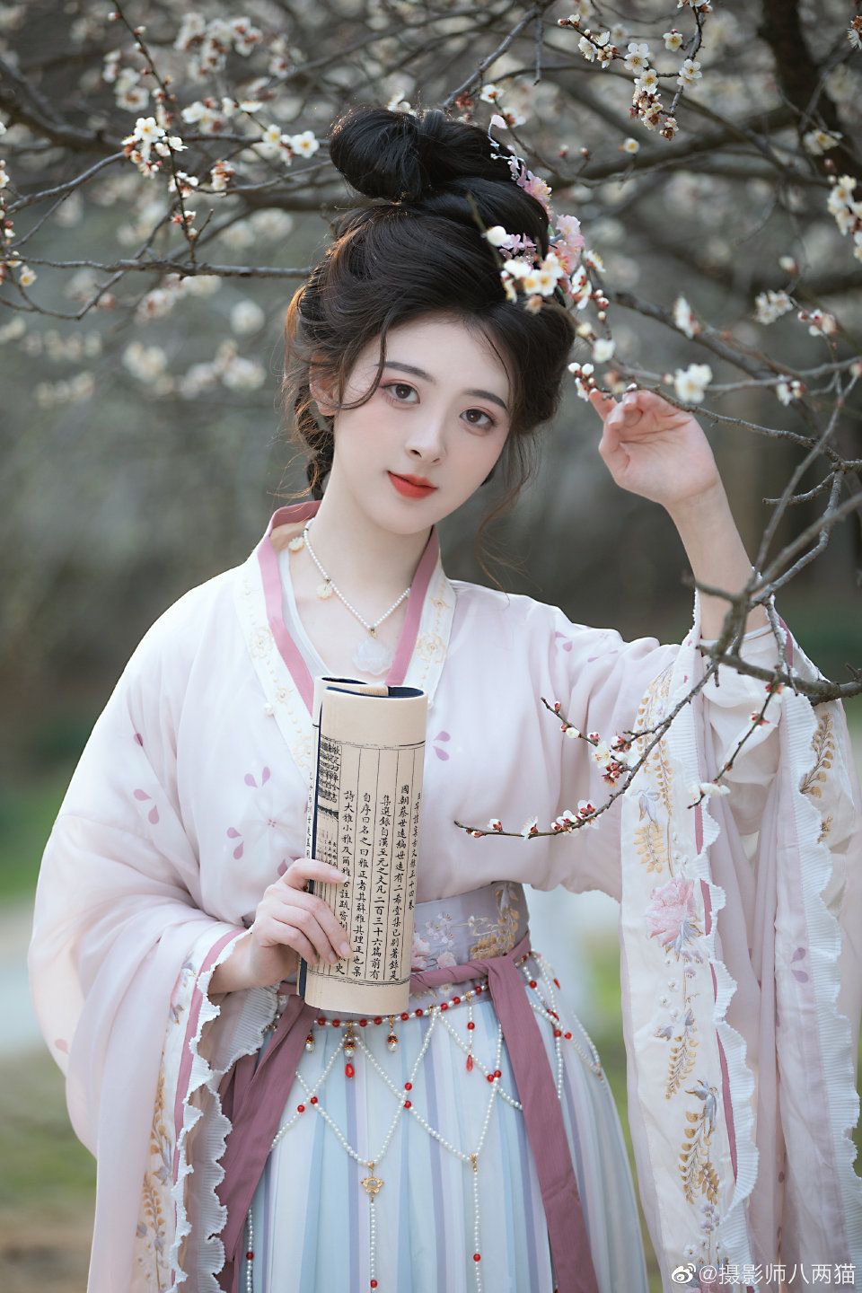 Ancient-Style Hanfu Girls Cheongsam:The Spring and Autumn Elegance Ancient-Style Hanfu Girls Cheongsam:The Spring and Autumn Elegance