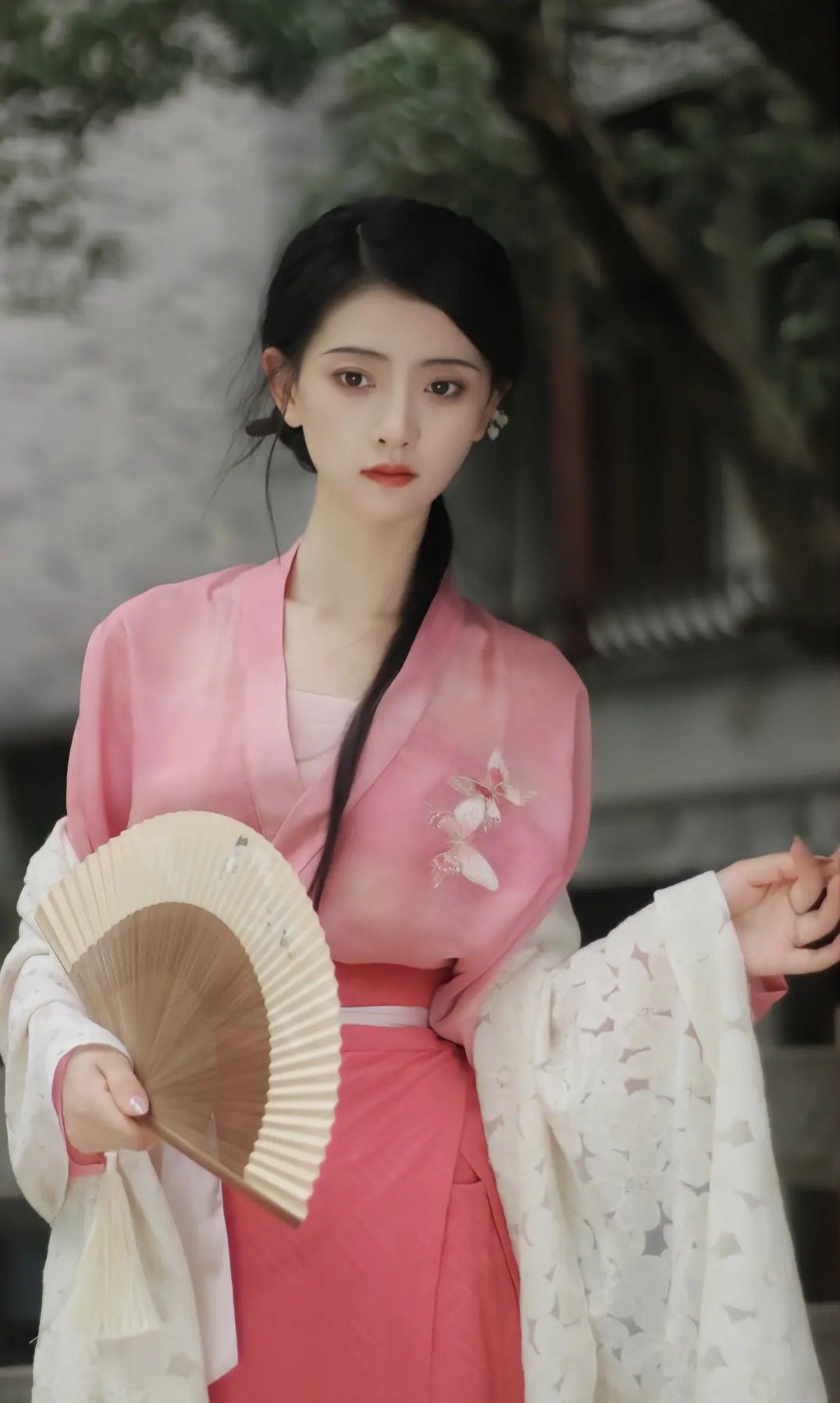 Vintage Shanghais Exquisite Cheongsam:The Essence of Elegance Vintage Shanghais Exquisite Cheongsam:The Essence of Elegance