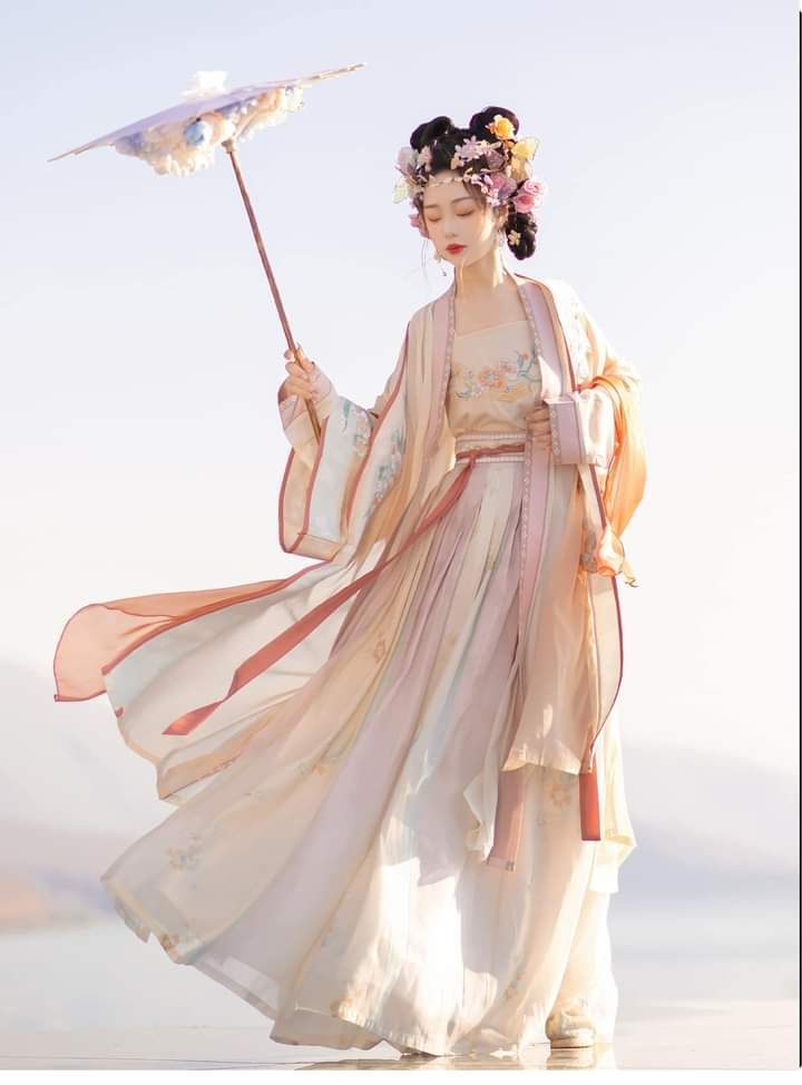 Chinese-Style Fashion:The Revival of Hanfu Pants for Women Chinese-Style Fashion:The Revival of Hanfu Pants for Women