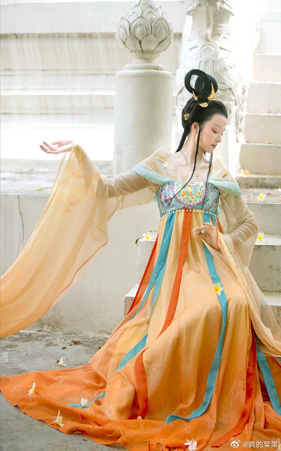 The Enchantment of Chinese Traditional Cheongsam:A Glimpse into the Essence of Chinese Culture The Enchantment of Chinese Traditional Cheongsam:A Glimpse into the Essence of Chinese Culture