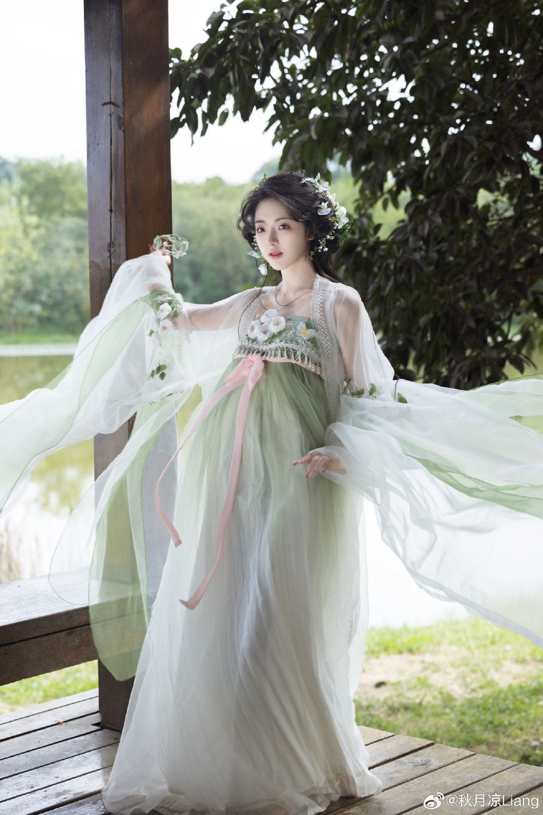 The Art of Cheongsam and Wig:Embracing the Back of the Head with Elegance The Art of Cheongsam and Wig:Embracing the Back of the Head with Elegance