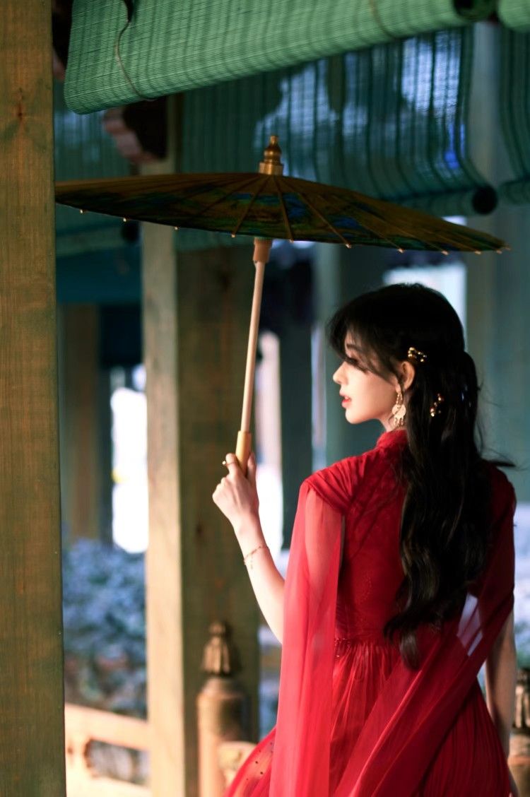 Glitter Cheongsam:Unveiling the Newest Fashion Trends Glitter Cheongsam:Unveiling the Newest Fashion Trends