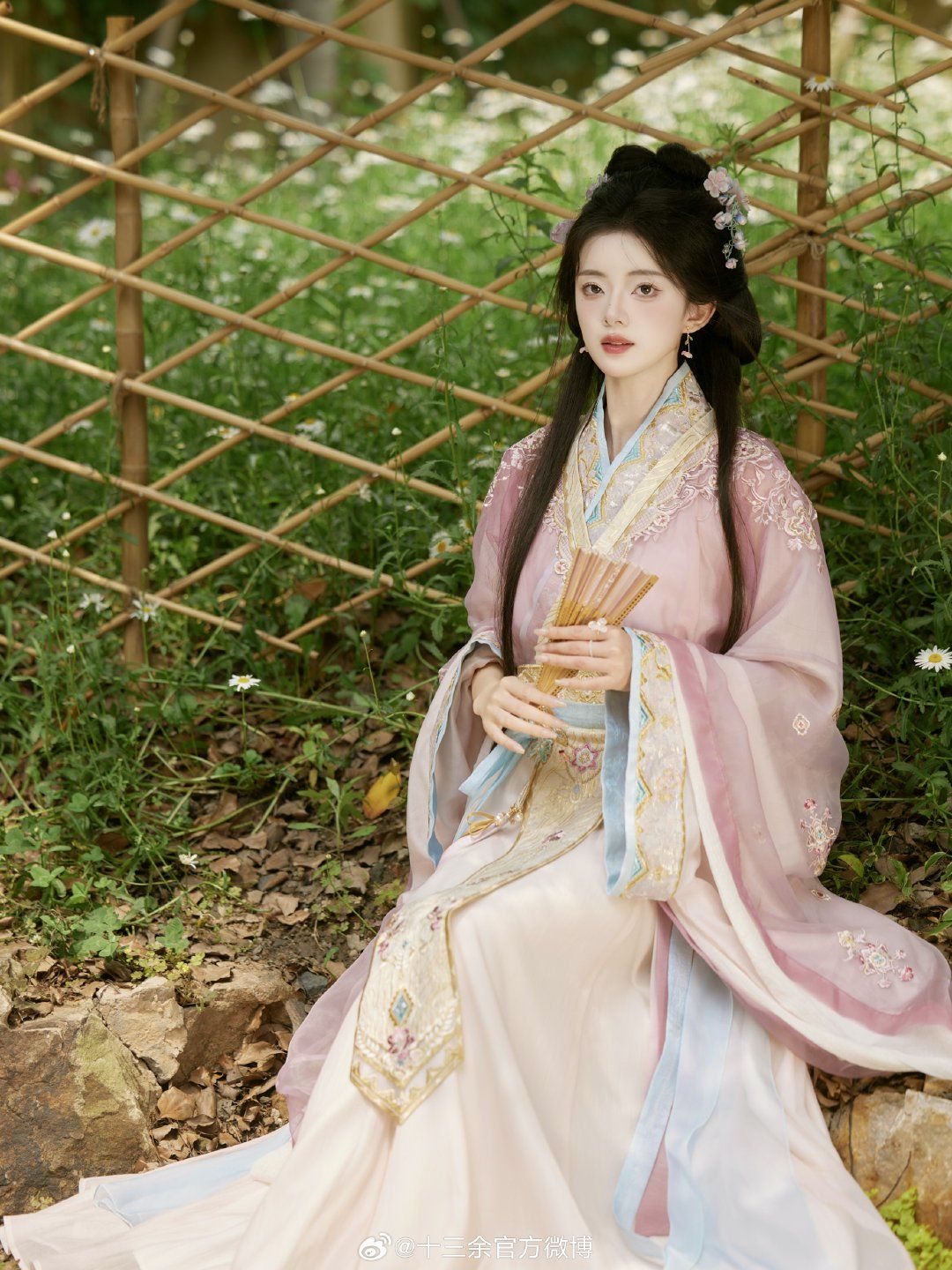 Stylish Hanfu for Plus-Size Women:Tips to Achieve a Slimming Look Stylish Hanfu for Plus-Size Women:Tips to Achieve a Slimming Look