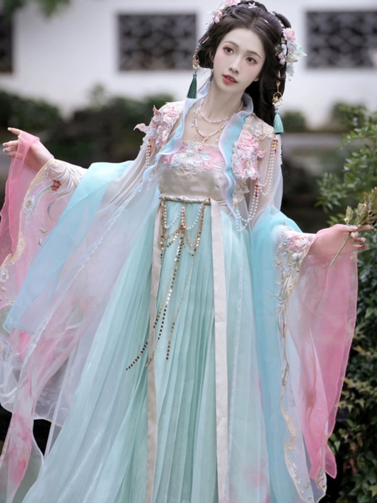 Innovative Summer Hanfu Dress for Modern Women:The Evolution of Traditional Chinese Fashion Innovative Summer Hanfu Dress for Modern Women:The Evolution of Traditional Chinese Fashion
