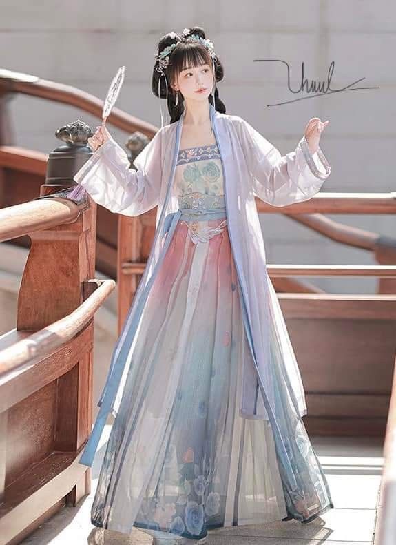 The Art of Pairing Cheongsam with Skirts:A Fashionable Fusion The Art of Pairing Cheongsam with Skirts:A Fashionable Fusion