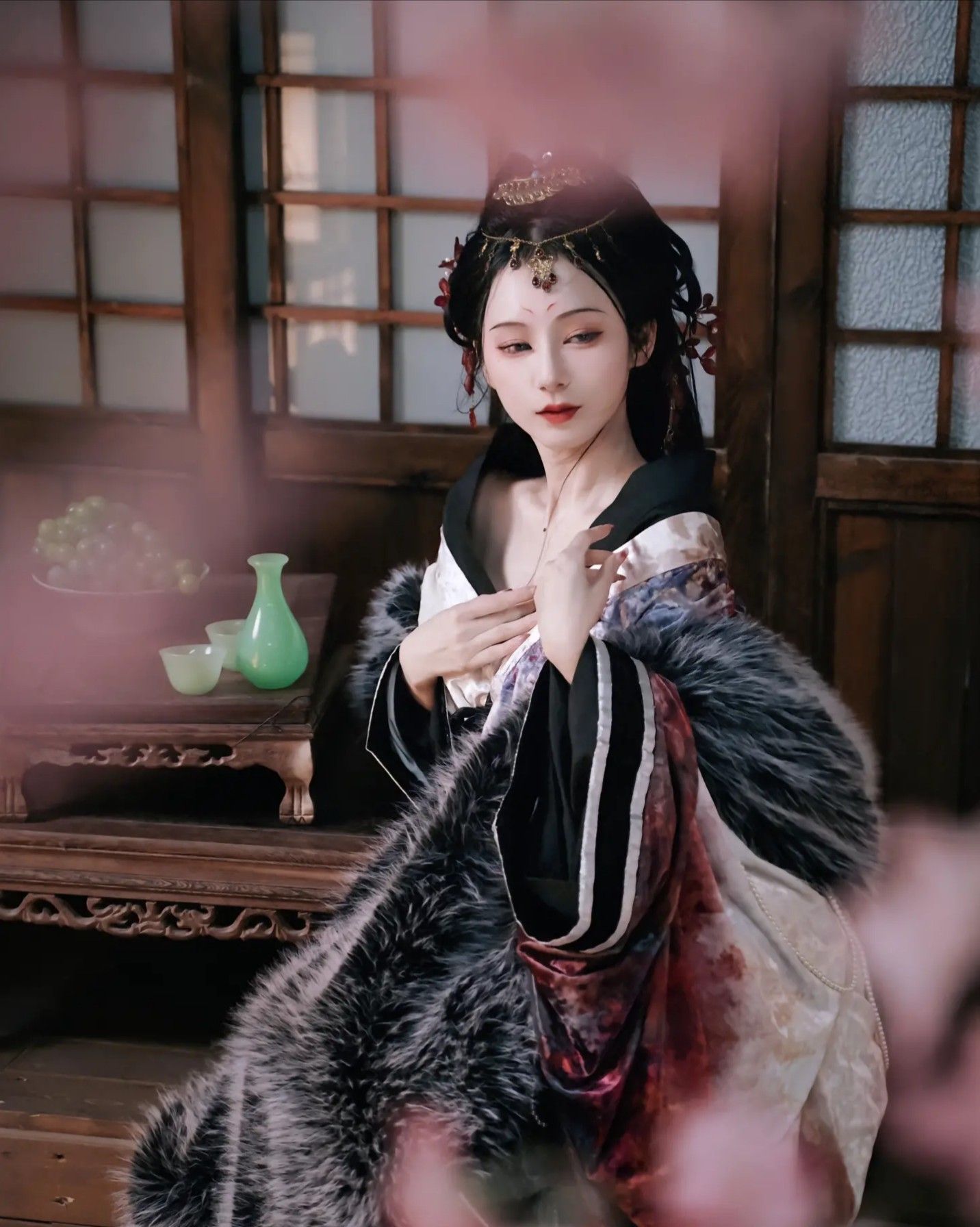 Hanfu Clothing Hangers:A Guide to Displaying Traditional Elegance Hanfu Clothing Hangers:A Guide to Displaying Traditional Elegance