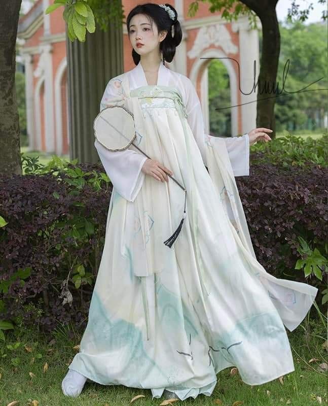 The Splendor of Chinese Heritage:Aodai Cheongsam and Its Embrace of Traditional Chinese Style The Splendor of Chinese Heritage:Aodai Cheongsam and Its Embrace of Traditional Chinese Style