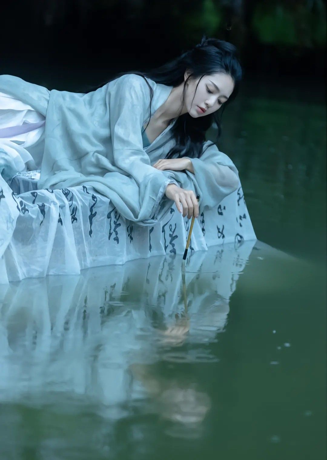 A Girls Horseback Riding Style:The Charm of Maomin Skirt Set in Traditional Hanfu Fashion A Girls Horseback Riding Style:The Charm of Maomin Skirt Set in Traditional Hanfu Fashion