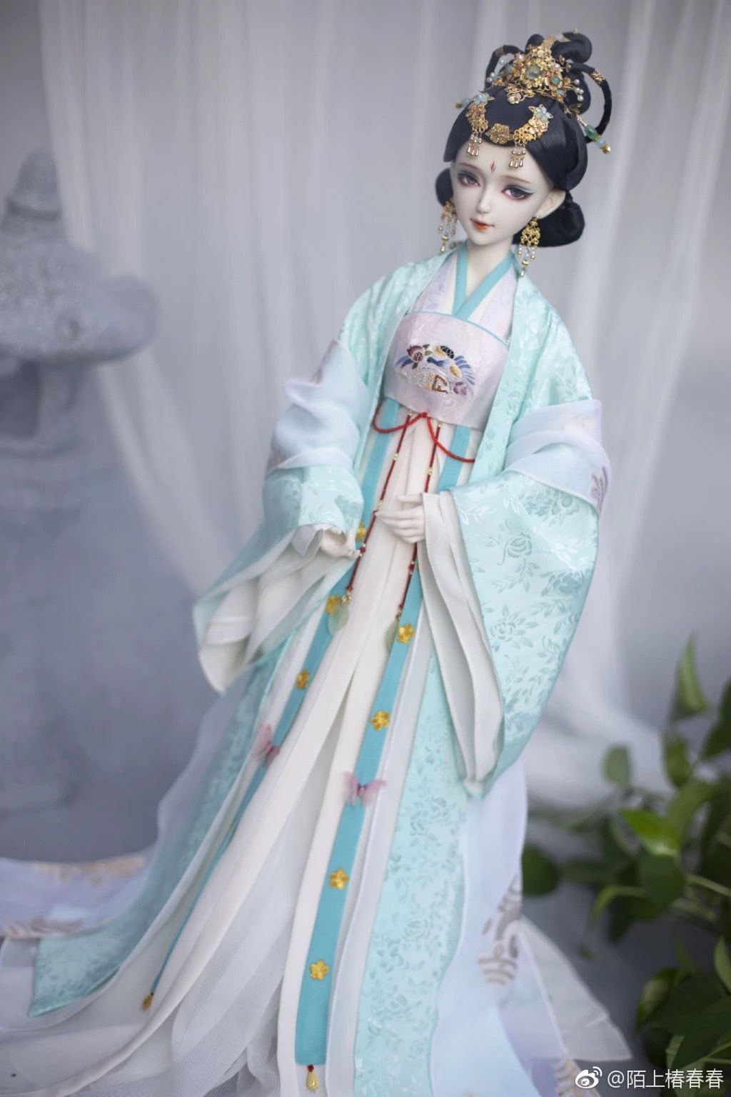 The Rise of the Cheongsam-Inspired Girl:Hanfu Fashion,Chiffon,and Social Media Influencers The Rise of the Cheongsam-Inspired Girl:Hanfu Fashion,Chiffon,and Social Media Influencers