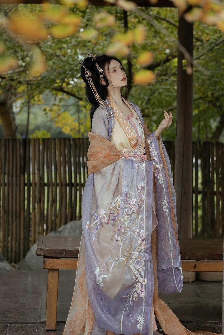 The Splendor of Hanfu Culture in Shanghai:A Journey Through Traditional Elegance The Splendor of Hanfu Culture in Shanghai:A Journey Through Traditional Elegance
