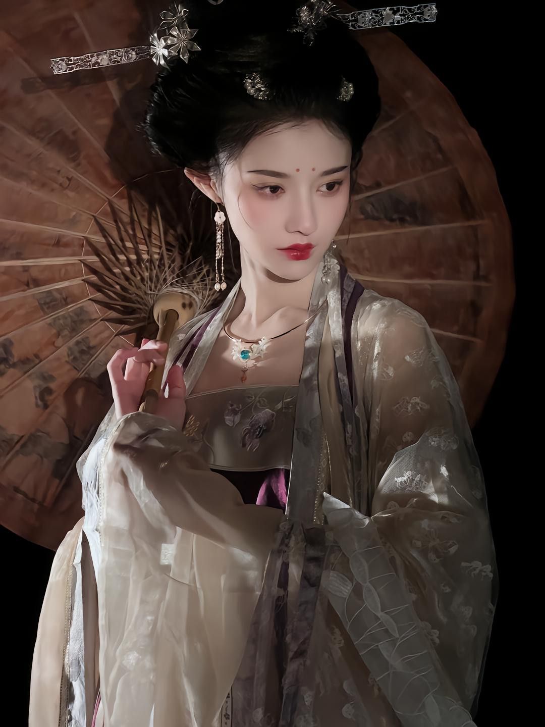 Embracing the Ethereal Beauty of Bone-Eroding Cheongsam:A Belly-Covering Tale Embracing the Ethereal Beauty of Bone-Eroding Cheongsam:A Belly-Covering Tale