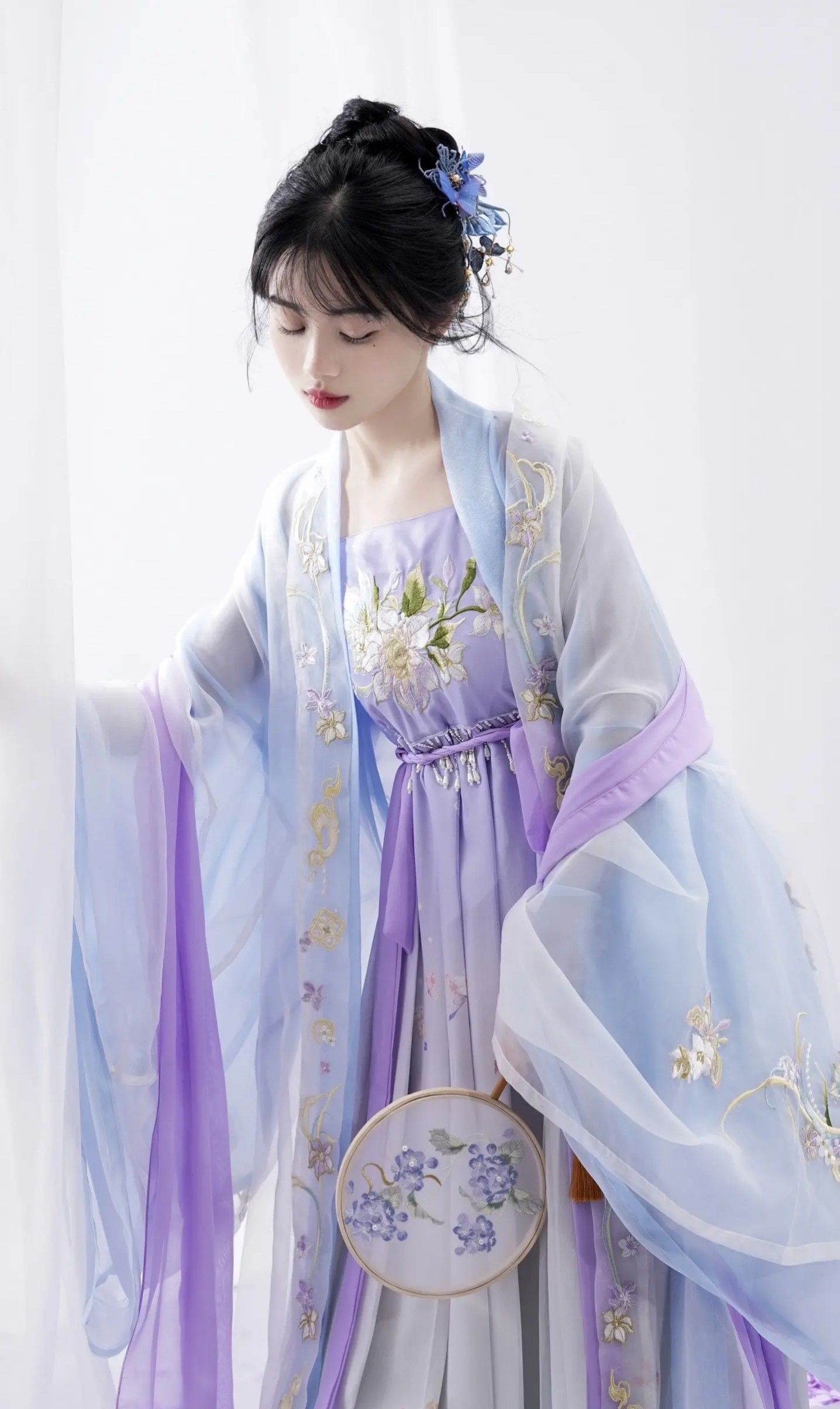 The Splendor of Tang-Style Hanfu:The Grandeur of Sleeveless Robes in Ancient China The Splendor of Tang-Style Hanfu:The Grandeur of Sleeveless Robes in Ancient China