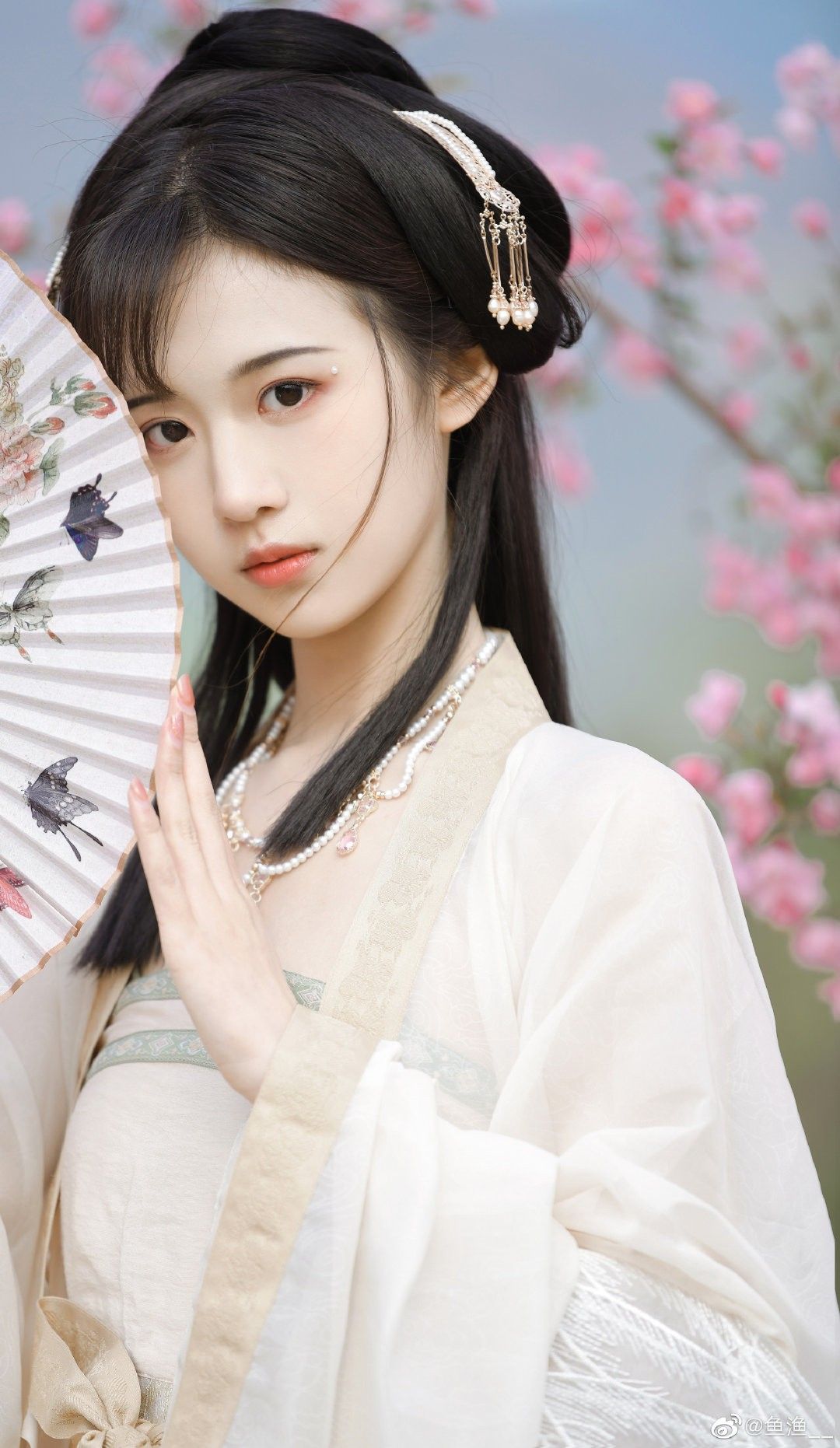 Cherry Blossom Times:The Evolution of Hanfu Aircraft Sleeves in Modern Fashion Cherry Blossom Times:The Evolution of Hanfu Aircraft Sleeves in Modern Fashion