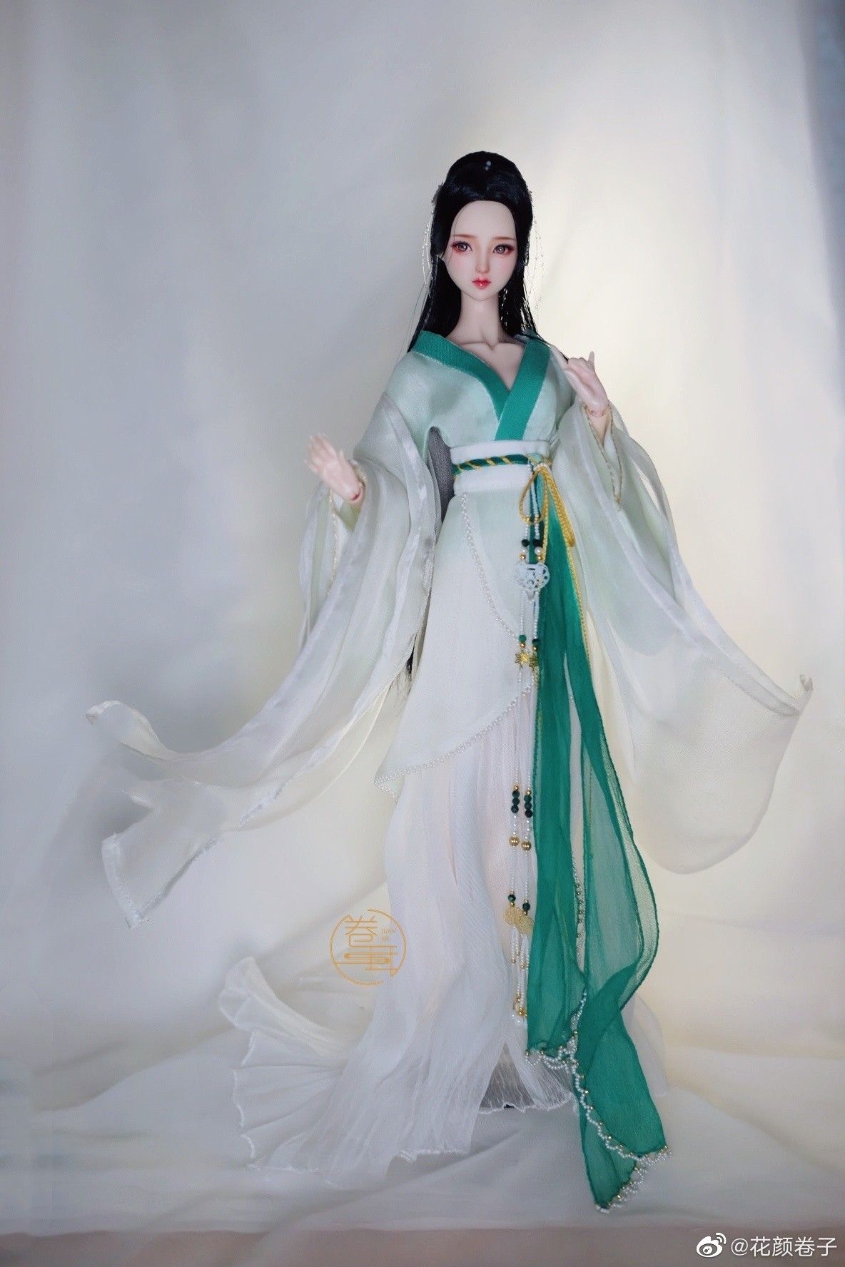 Redesigning the Traditional Cheongsam for Winter:A Plus-Size,Thickened Version Redesigning the Traditional Cheongsam for Winter:A Plus-Size,Thickened Version